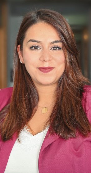 stoelzel_mitarbeiterin_bahar-aspect-ratio-293x556